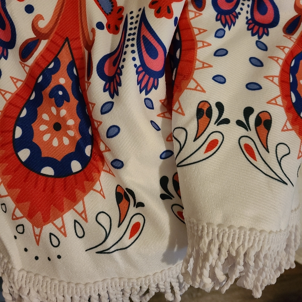 Red Pattern Beach Towel - Picture 3 of 4